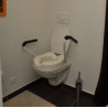 Réhausse WC avec accoudoirs